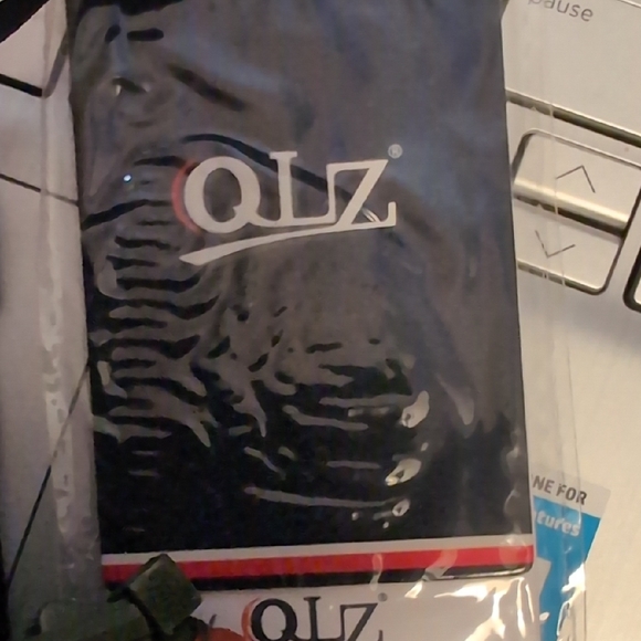 Qi Kids Black Puffer Jacket - Picture 9 of 10